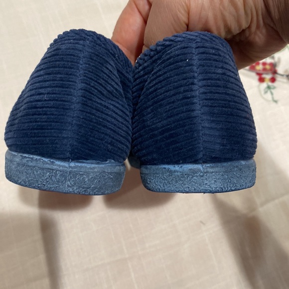 New Foamthreads Navy corduroy slippers  red rubber sole for little boys Sz 13 - Picture 13 of 16